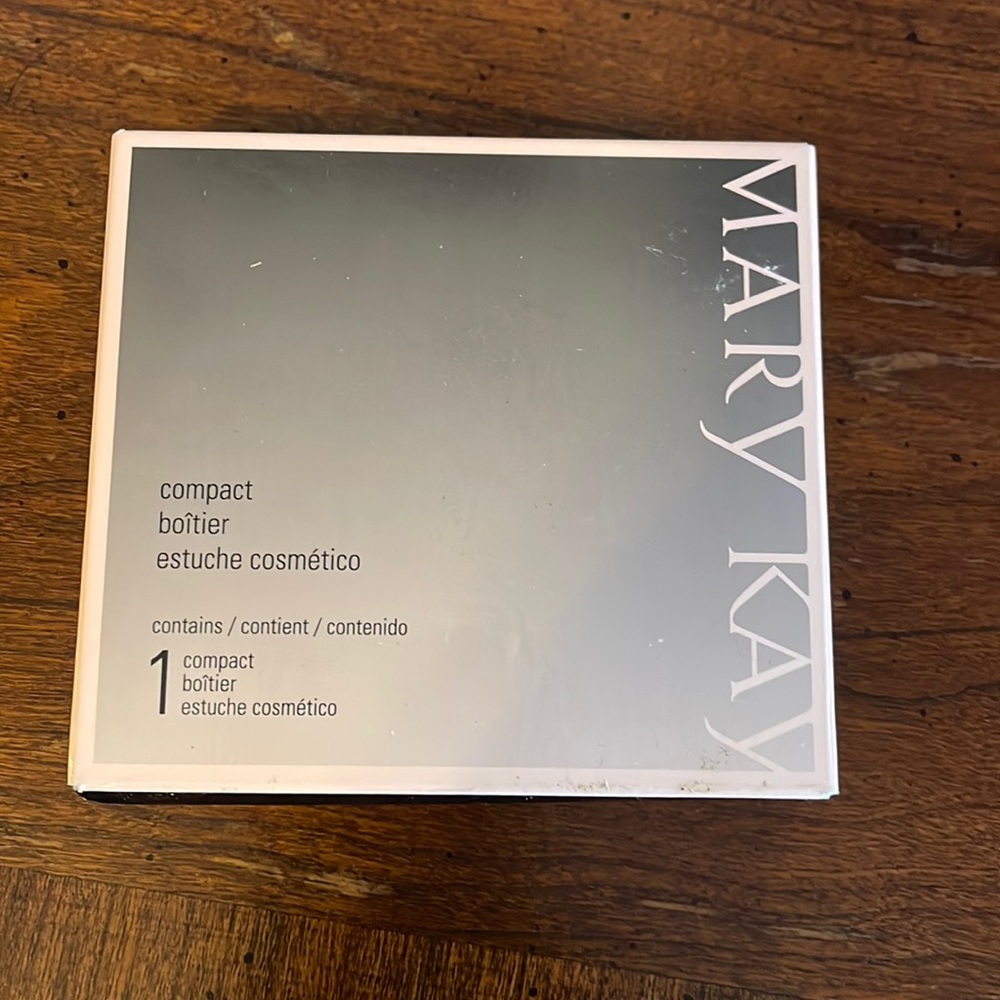 Mary Kay compact with lipstick holder